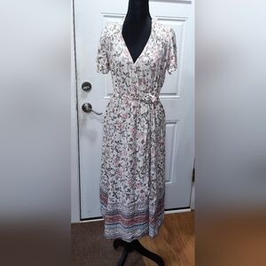 Chic Floral Midi Dress in Cream and Pink